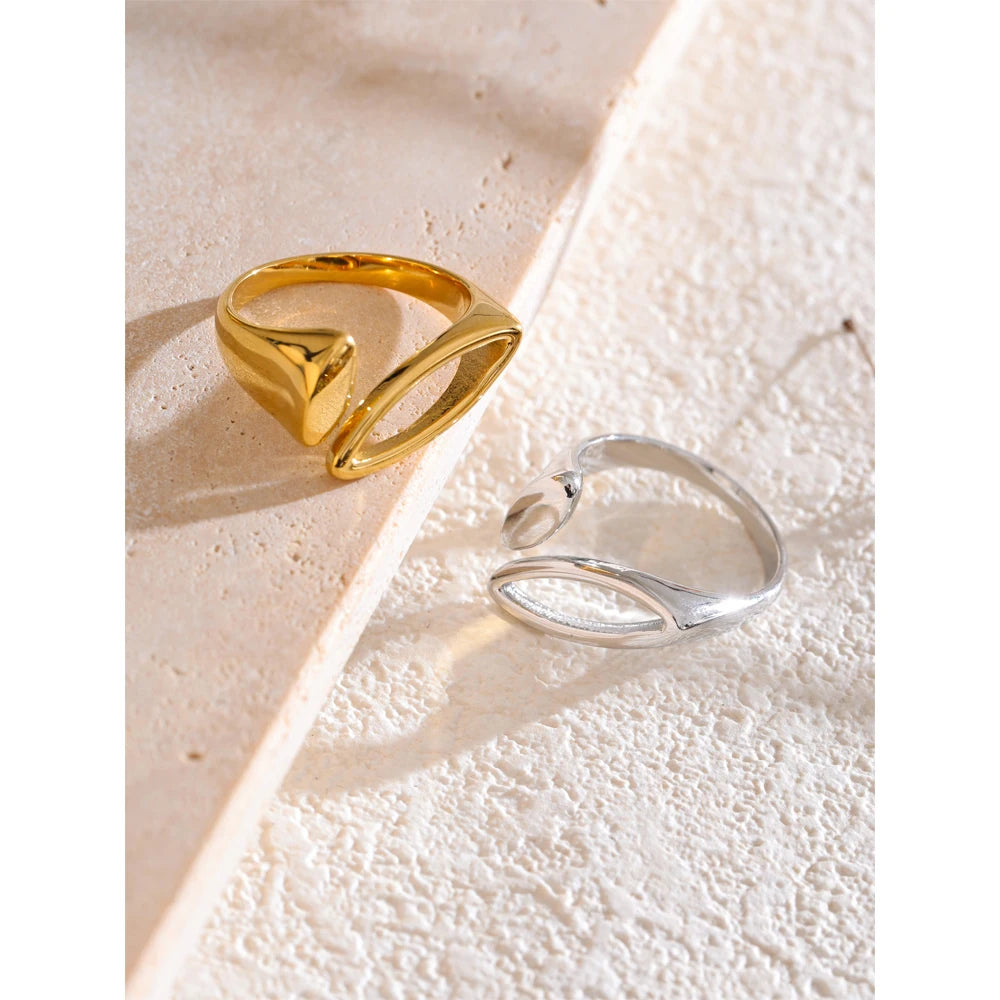 Distinctive Geometric Ring