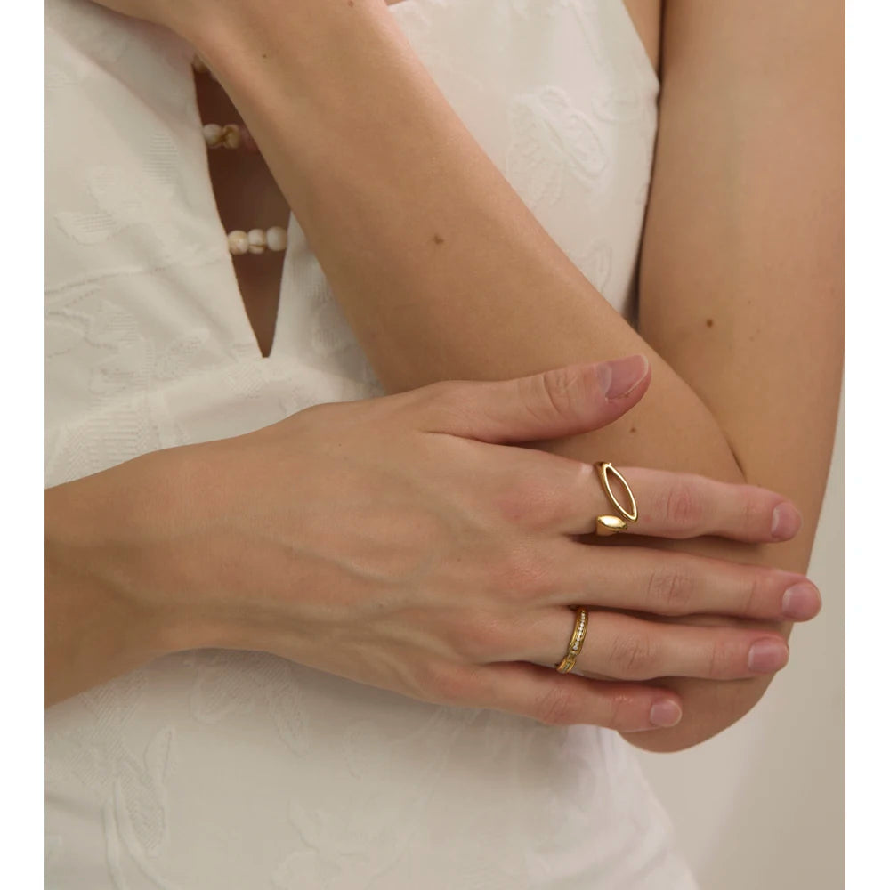 Distinctive Geometric Ring