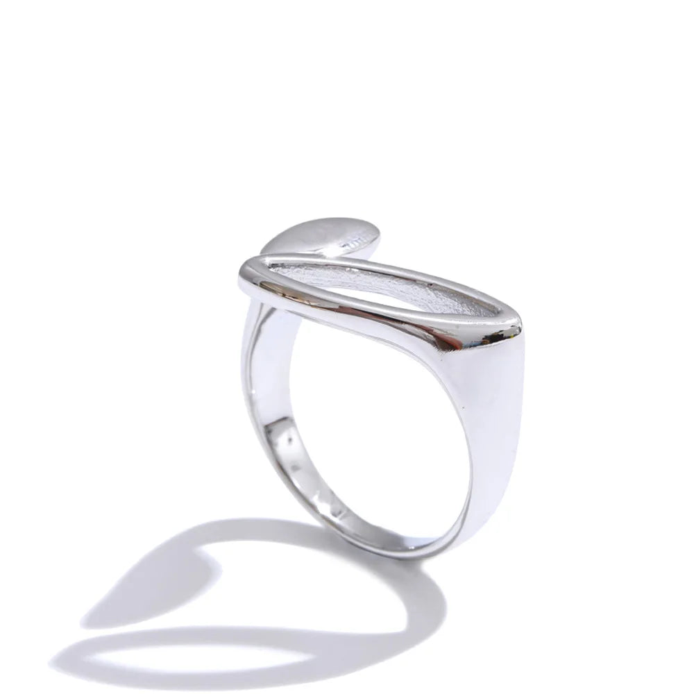 Distinctive Geometric Ring