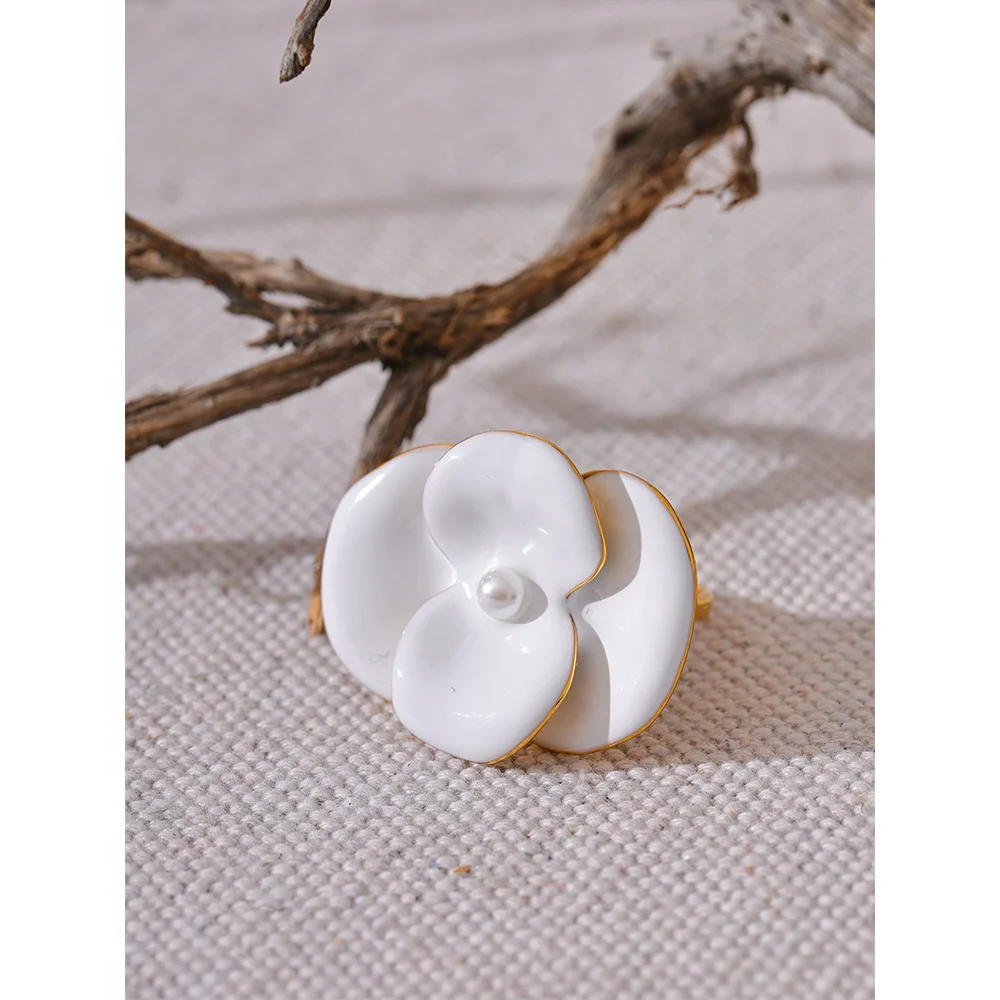 Exquisite White Enamel Flower Ring